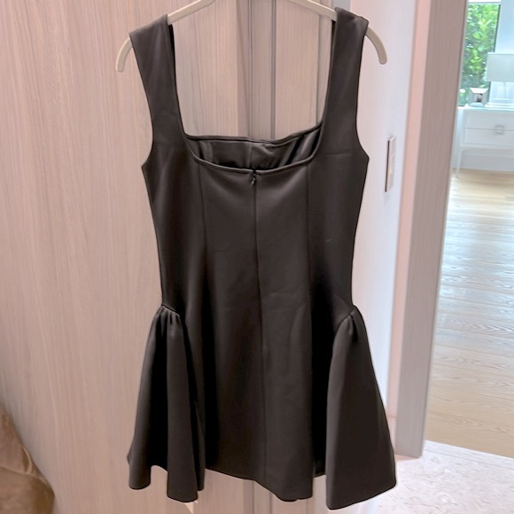 COMMENCE REVOLVE STYLE OLD MONEY  black square neck short dress SIZE M - Picture 7 of 13